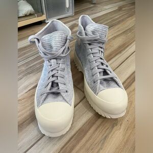 NEW w/o tags Converse Lugged 2.0 Cozy
Utility corduroy sneakers blue NWOT sz 12